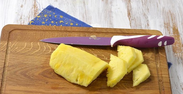 Cum sa taie un ananas in mod corespunzator si frumos