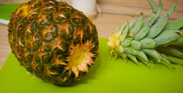 Cum sa taie un ananas in mod corespunzator si frumos