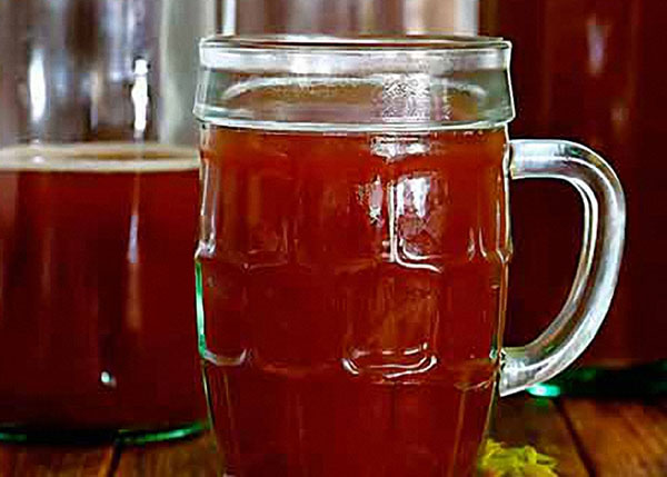 Cum de a înșela vânzătorii de kvass: Alegeți o băutură de vară folositoare