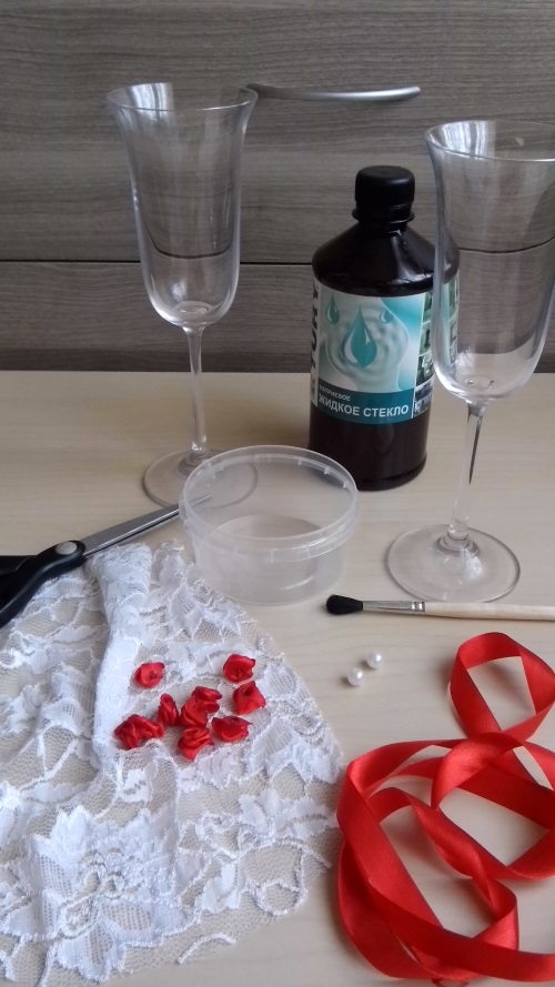 Decoratiuni pentru ochelari de soare
