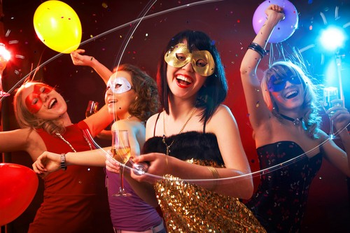 Cât de distractiv să petreceți Anul Nou cu prietenii 2016: idei originale
