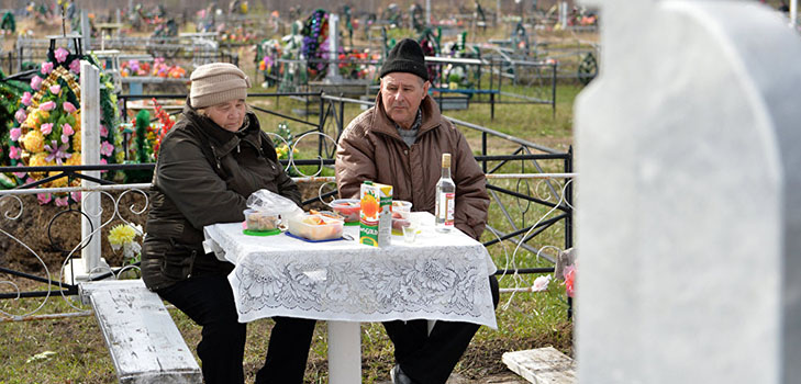 Când merg la cimitir
