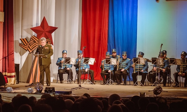 Concert pe 23 februarie