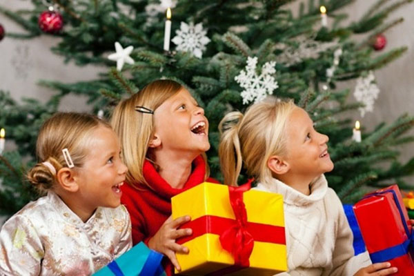 Concursuri pentru Anul Nou Cocosului 2017: jocuri și activități pentru familii, companii mari, petrecere corporate, gradinita si scoala