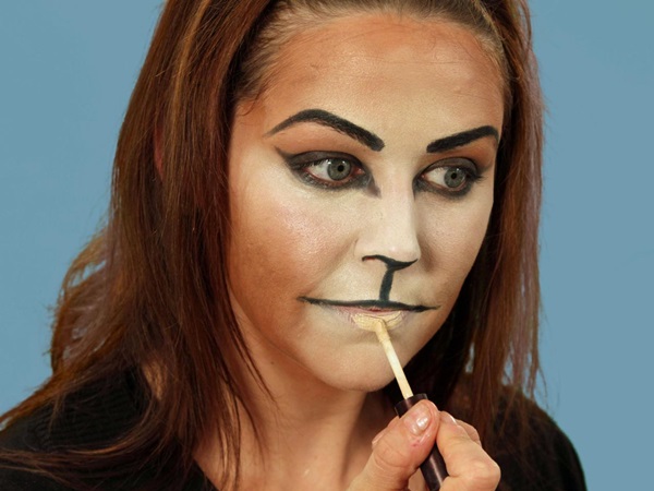 Scary machiaj pentru Halloween cu mâinile tale pentru fete și fete