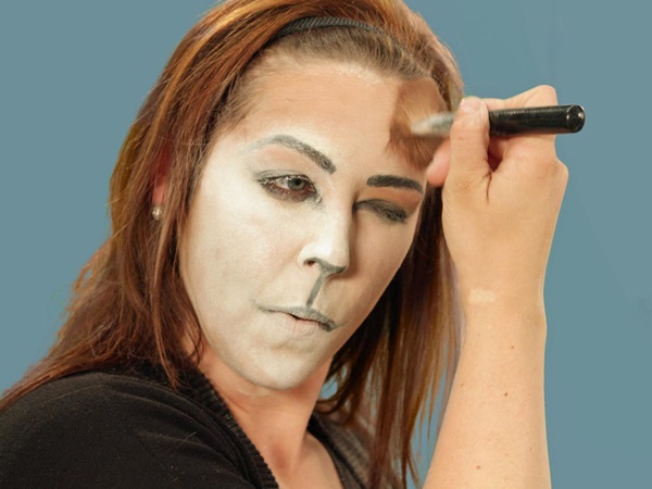 Scary machiaj pentru Halloween cu mâinile tale pentru fete și fete