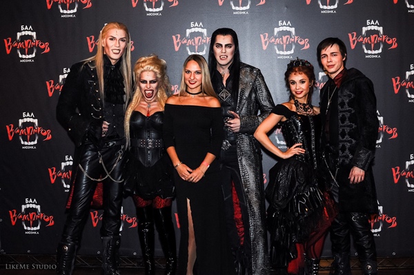Muzicali despre vampirii care merită văzuți. Legendarul "Ball Vampire"