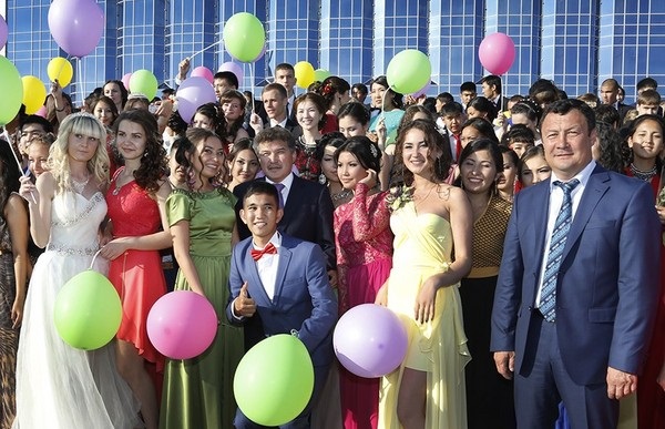 Cuvântul părinte al părinților la balul în gradul 11