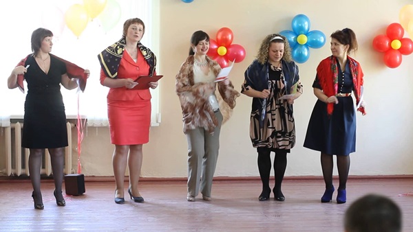 Cuvântul părinte al părinților la balul în gradul 11