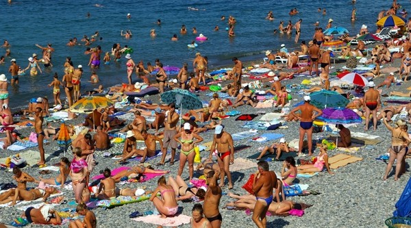 Ce vreme se așteaptă la Sochi în august 2016, conform previziunilor centrului hidrometeorologic și conform recenziilor turiștilor, temperatura apei și a aerului din Sochi în luna august