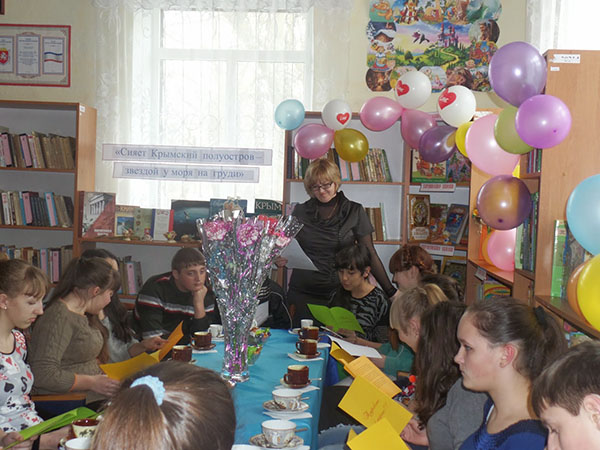 Felicitări fetelor pe 8 martie