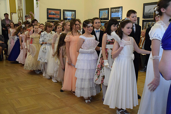 Salutări la balul din clasa 4