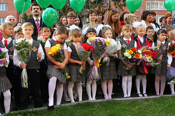 Discurs pe 1 septembrie de la părinți, profesori, directori și administratori școlari - Texte de discurs de felicitare pentru linia Zilei cunoașterii