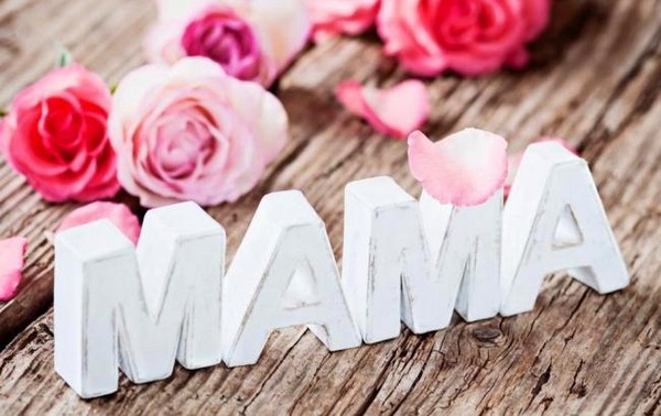 Poezii pentru mama: frumoasa, atinge, scurta, lunga, de la fiica si fiu