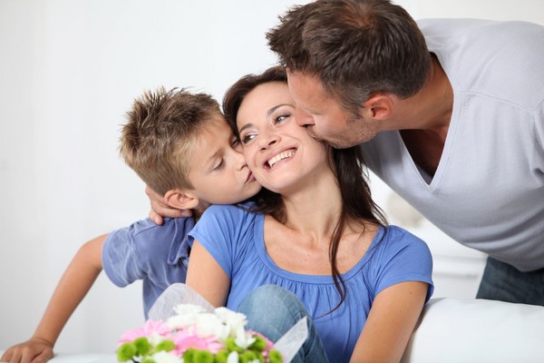 Poezii pentru mama: frumoasa, atinge, scurta, lunga, de la fiica si fiu
