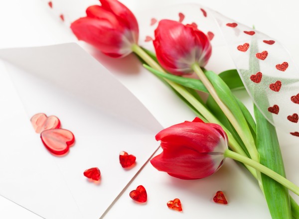 Cele mai atrăgătoare și frumoase poezii din 8 martie, femeile iubite