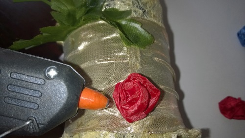Decorarea șampaniei de nuntă cu mâinile tale