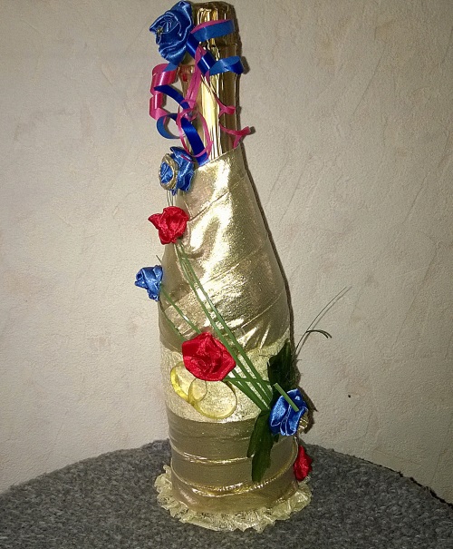 Decorarea șampaniei de nuntă cu mâinile tale