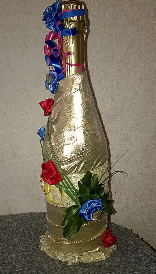 Decorarea șampaniei de nuntă cu mâinile tale