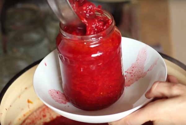 Borsch pentru iarna în cutii, retete pentru preparate cu sfecla si varza, pasta de tomate si fara ea