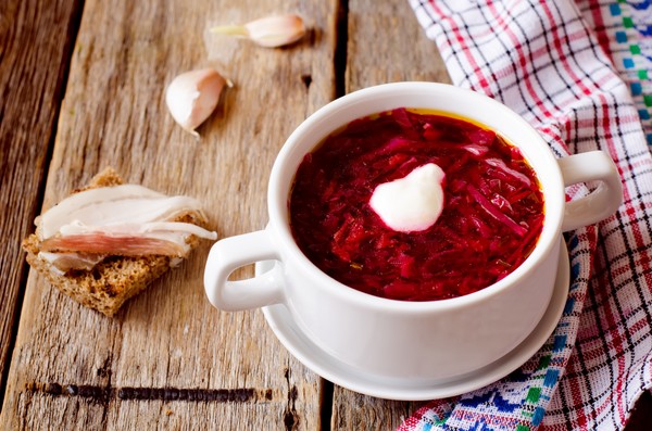 Borsch pentru iarna în cutii, retete pentru preparate cu sfecla si varza, pasta de tomate si fara ea