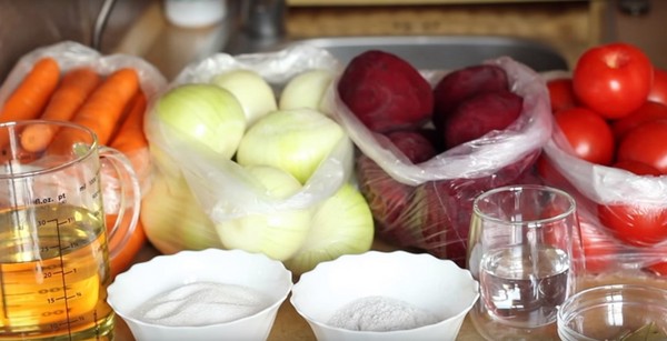 Borsch pentru iarna în cutii, retete pentru preparate cu sfecla si varza, pasta de tomate si fara ea