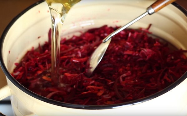 Borsch pentru iarna în cutii, retete pentru preparate cu sfecla si varza, pasta de tomate si fara ea