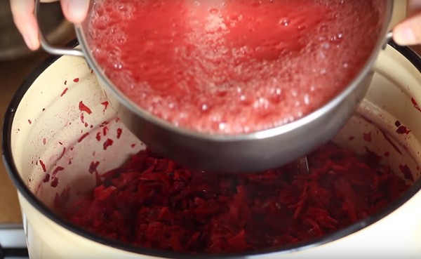 Borsch pentru iarna în cutii, retete pentru preparate cu sfecla si varza, pasta de tomate si fara ea