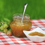 Bijuterie din coacăze într-un producător de paine