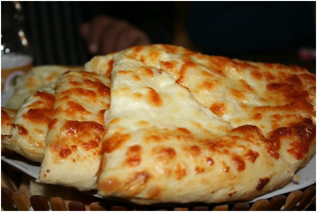 khachapuri cu brânză