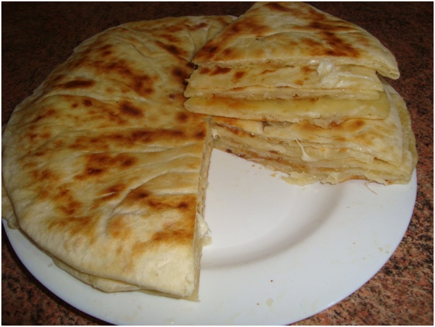 o mulțime de khachapuri