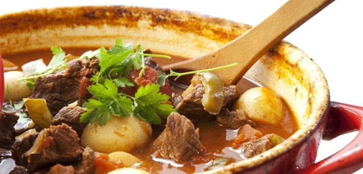 Gulaș de carne de vită cu cartofi