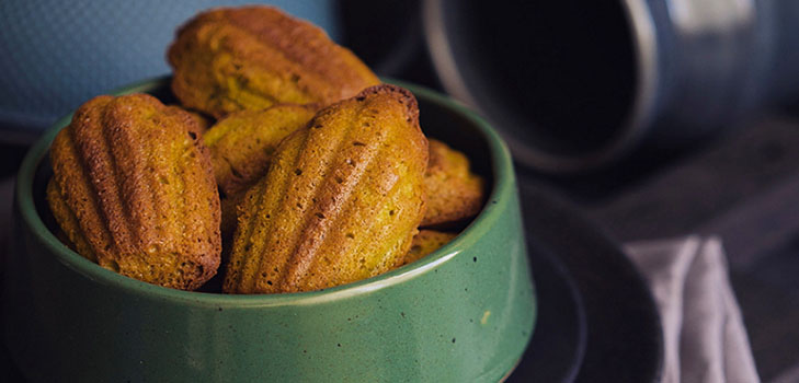 Rețetă delicioasă franceză: cookie-urile de nuci moi Madeleine