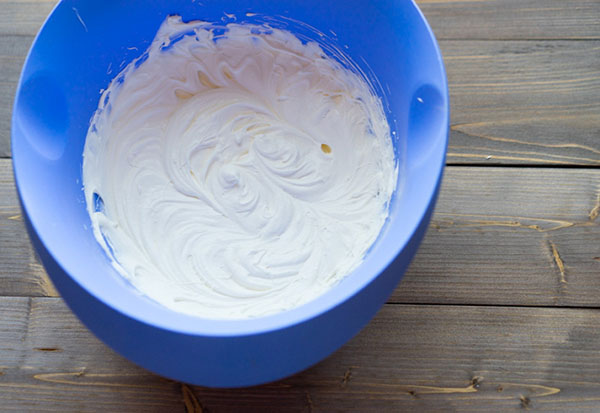 O reteta rafinata: o rola cu crema cremoasa