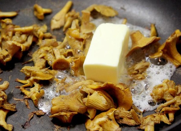 Cum să gătești chanterelles într-o tigaie
