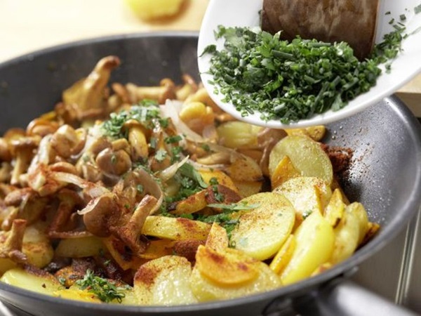 Cum să gătești chanterelles într-o tigaie