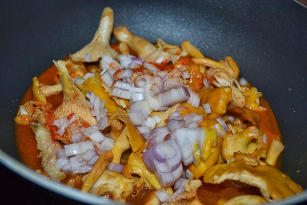 Cum să gătești chanterelles într-o tigaie