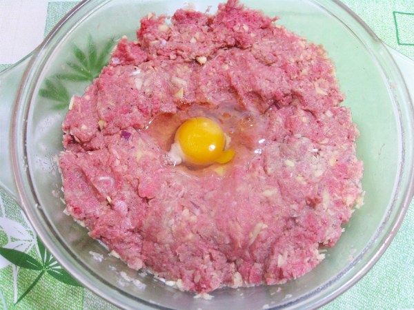 adăugați oul