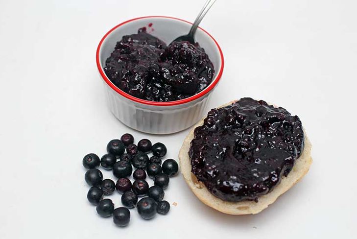 Cum să gătești un gem dintr-un chokeberry negru: o rețetă cu o fotografie