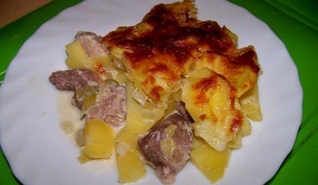 Cartofi cu carne în cuptor: cum să gătești delicios?