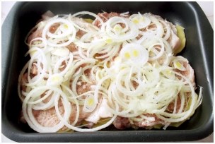 ceapa se toarna peste carne ceapa pe carne