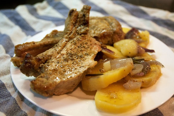 Cartofi coapte cu carne de porc: cele mai bune retete de top
