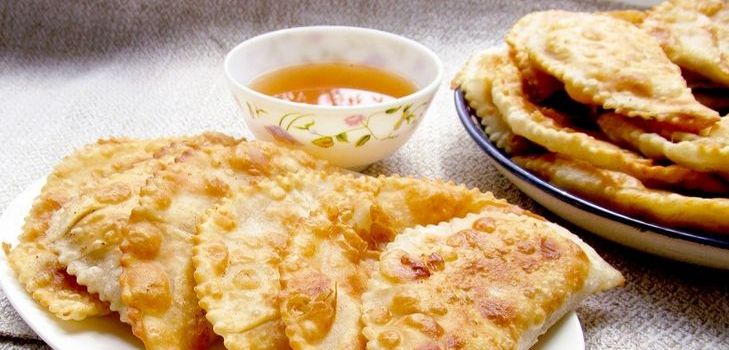 Pateuri caucazian cu carne - chebureks