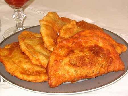Pateuri caucazian cu carne - chebureks