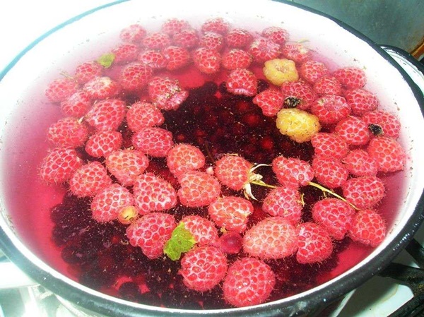 Compot delicios de zmeură pentru iarnă