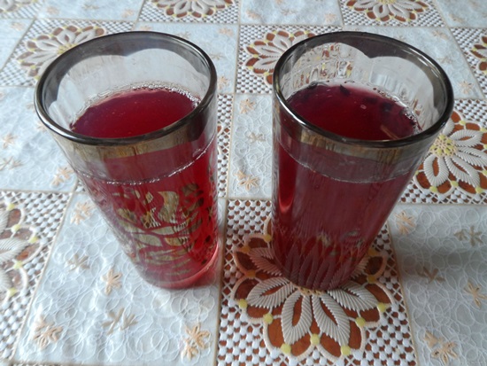 Cadou aromat de cireșe într-o tava și multivark - rețetă