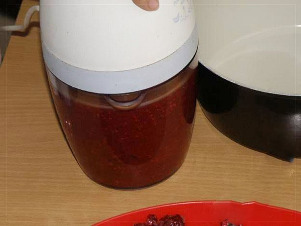 Zmeură cu zahăr pentru iarnă fără gătit, Pyatiminutka, în congelator. Reteta pentru zmeura proaspata, rasa cu zahar