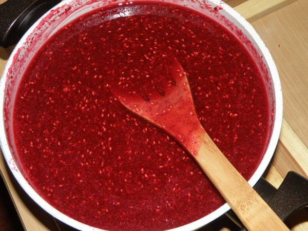 Zmeură cu zahăr pentru iarnă fără gătit, Pyatiminutka, în congelator. Reteta pentru zmeura proaspata, rasa cu zahar