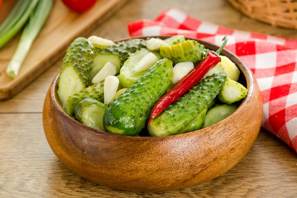 Castraveti slabi slabi in o cratita