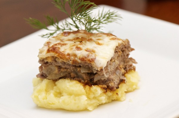Carne în franceză cu ciuperci Carne în franceză cu ciuperci